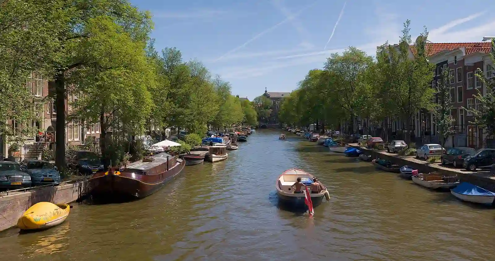 Grachtenpanden langs een Amsterdamse gracht