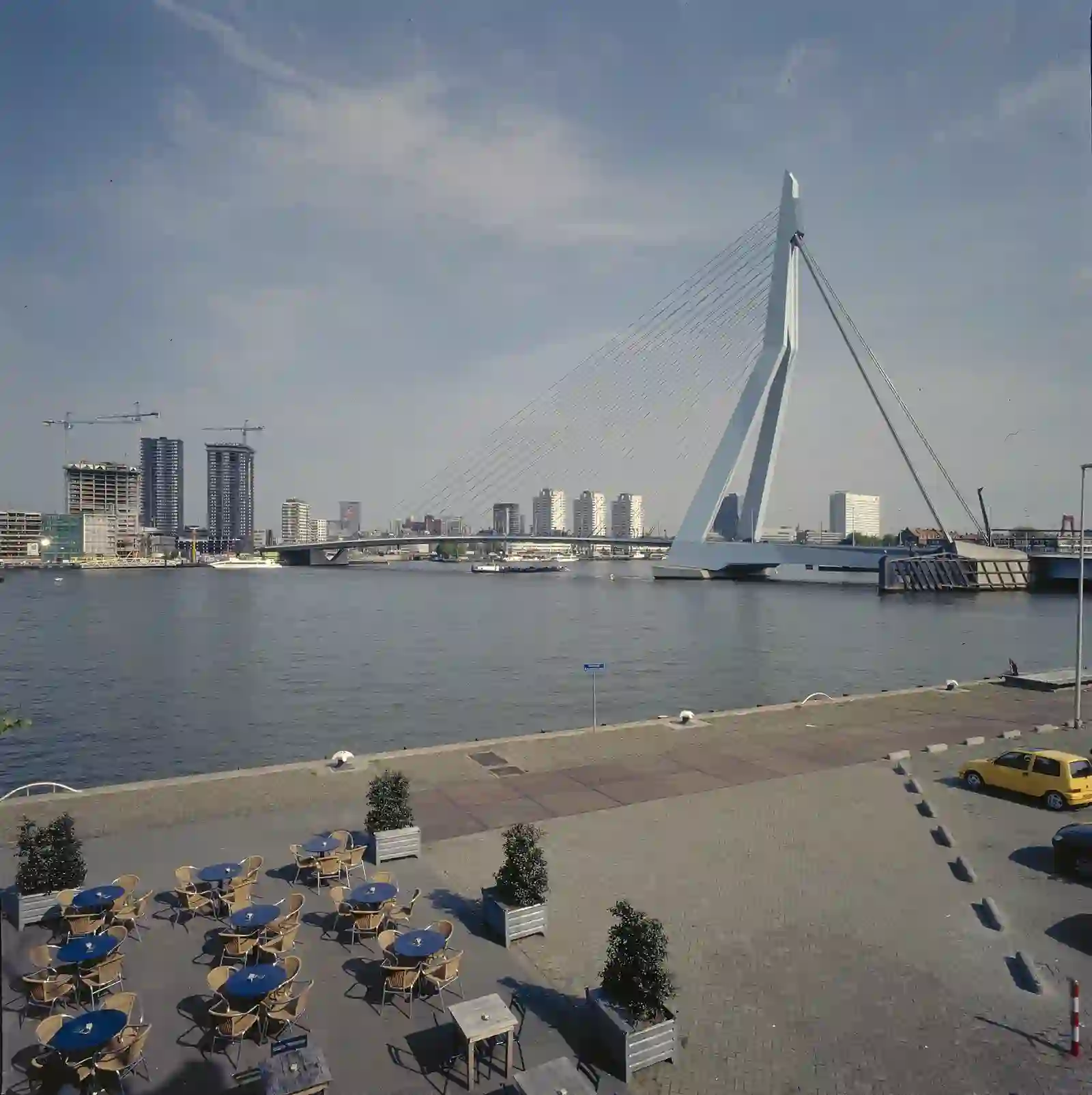 De Erasmusbrug en de skyline van Rotterdam